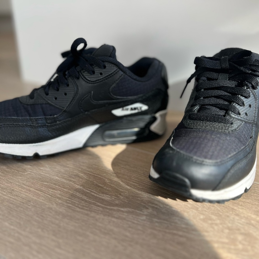 Nike Black Athletic Shoes with Air Max Cushioning